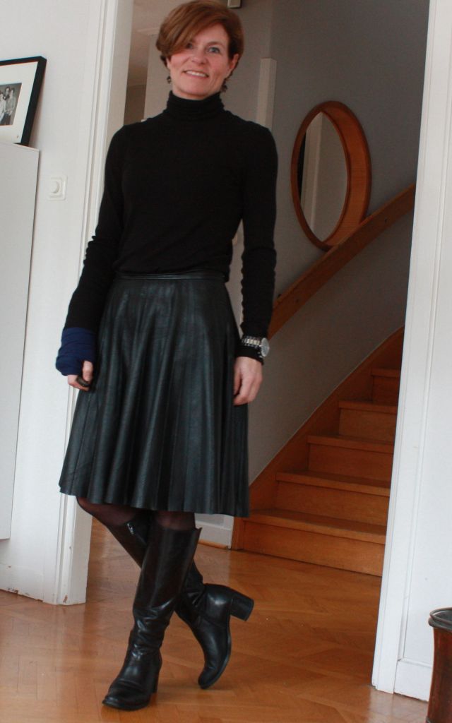 Black turtle & leather skirt 1