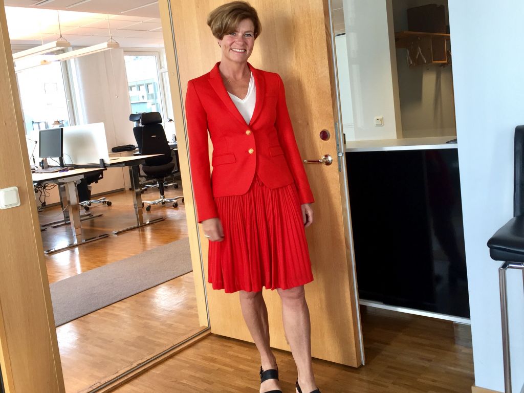 An office lady in red #whydontyou