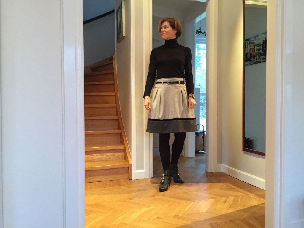 Variation on black turtleneck and skirt #whydontyou